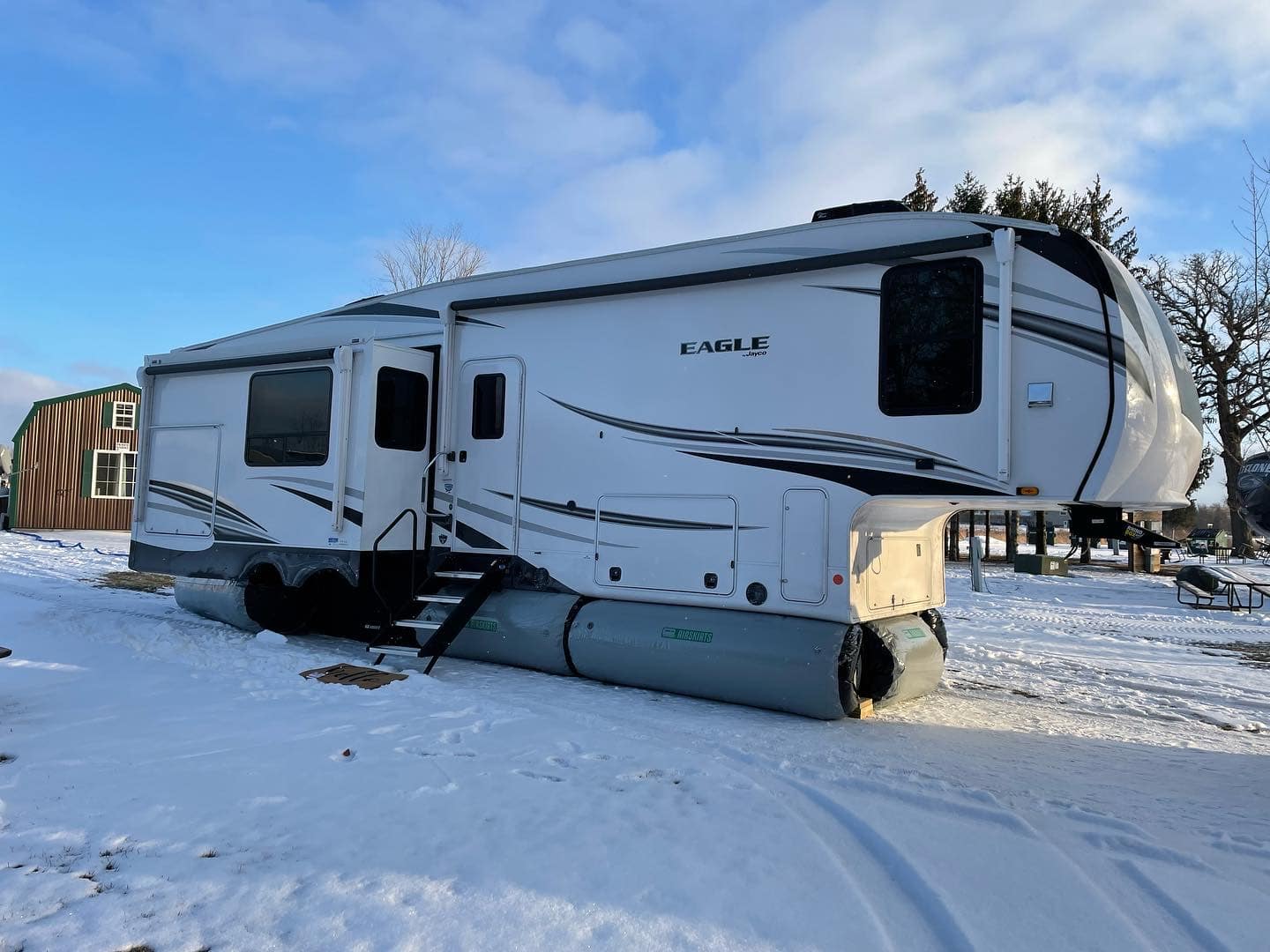 fifth wheel skirting during winter with snow