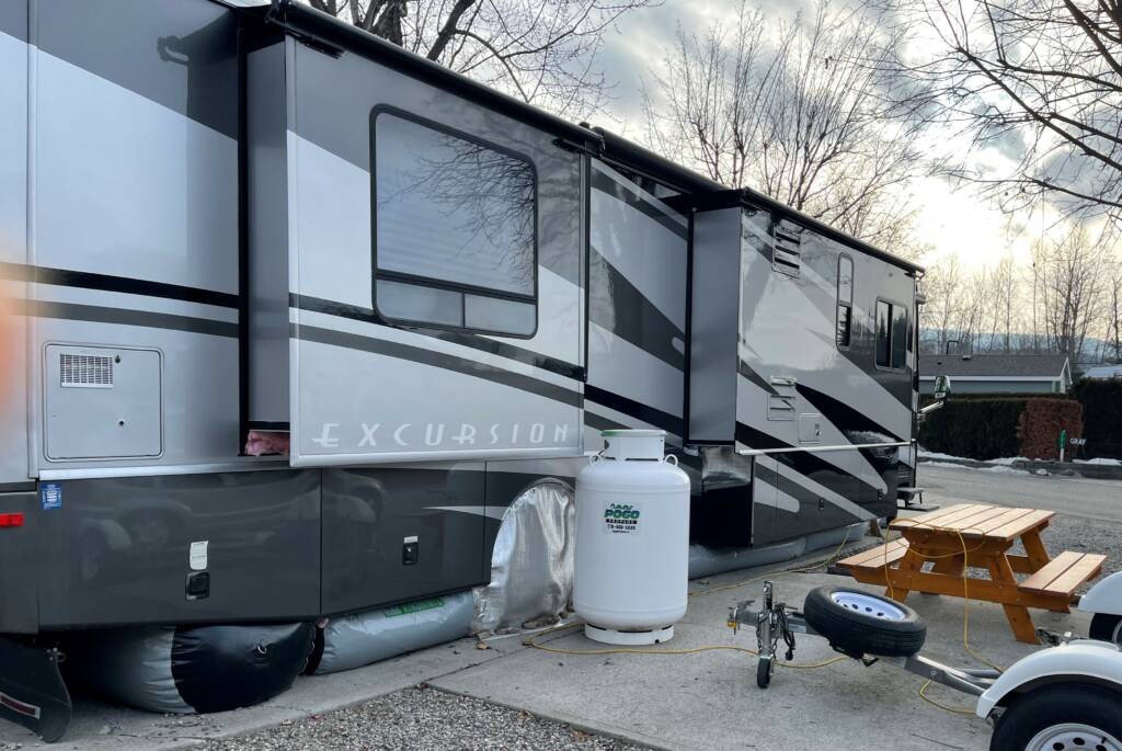 rv skirts on class a motorhome curbside